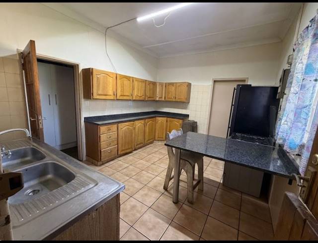 21 BEDROOM GUEST HOUSE FOR SALE IN THREE RIVERS
